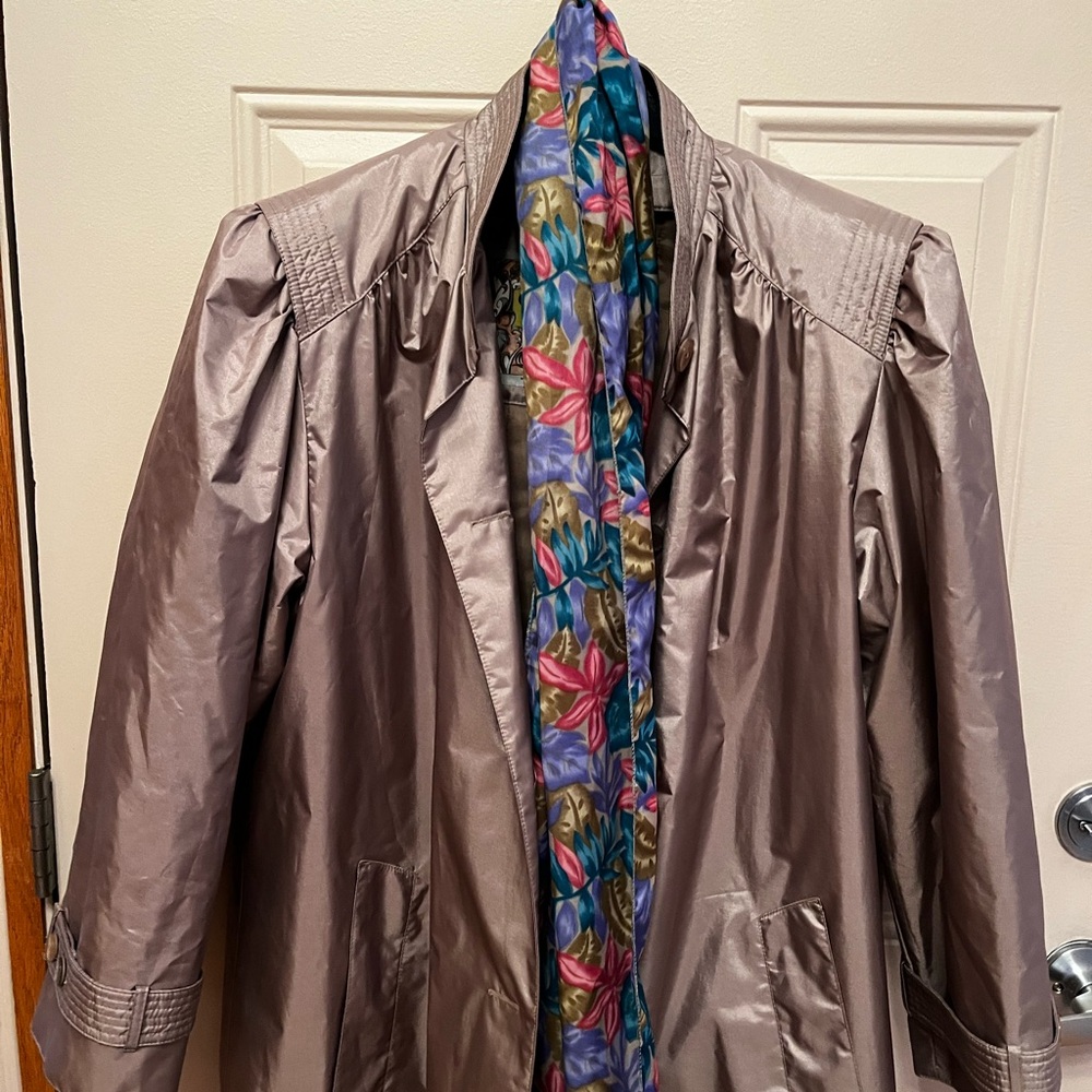 Beautiful vintage Chiango taupe trench /rain coat size 16